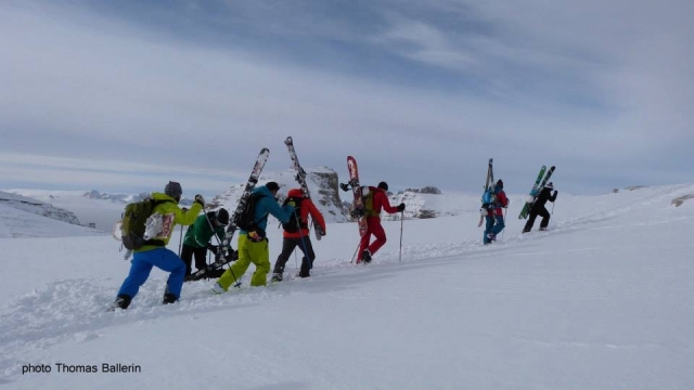 Hacia la cima con esquís y tablas 